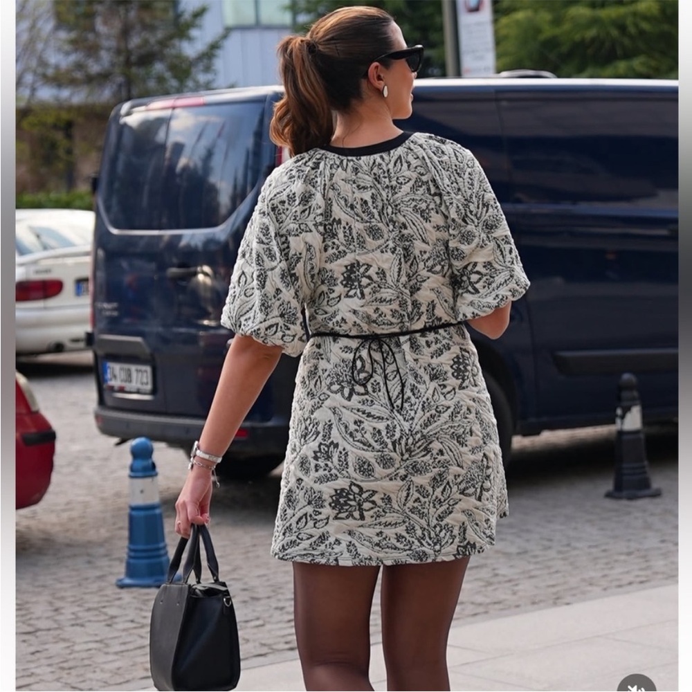 NWT Zara Black and White Jacquard Floral Dress - Picture 3 of 6